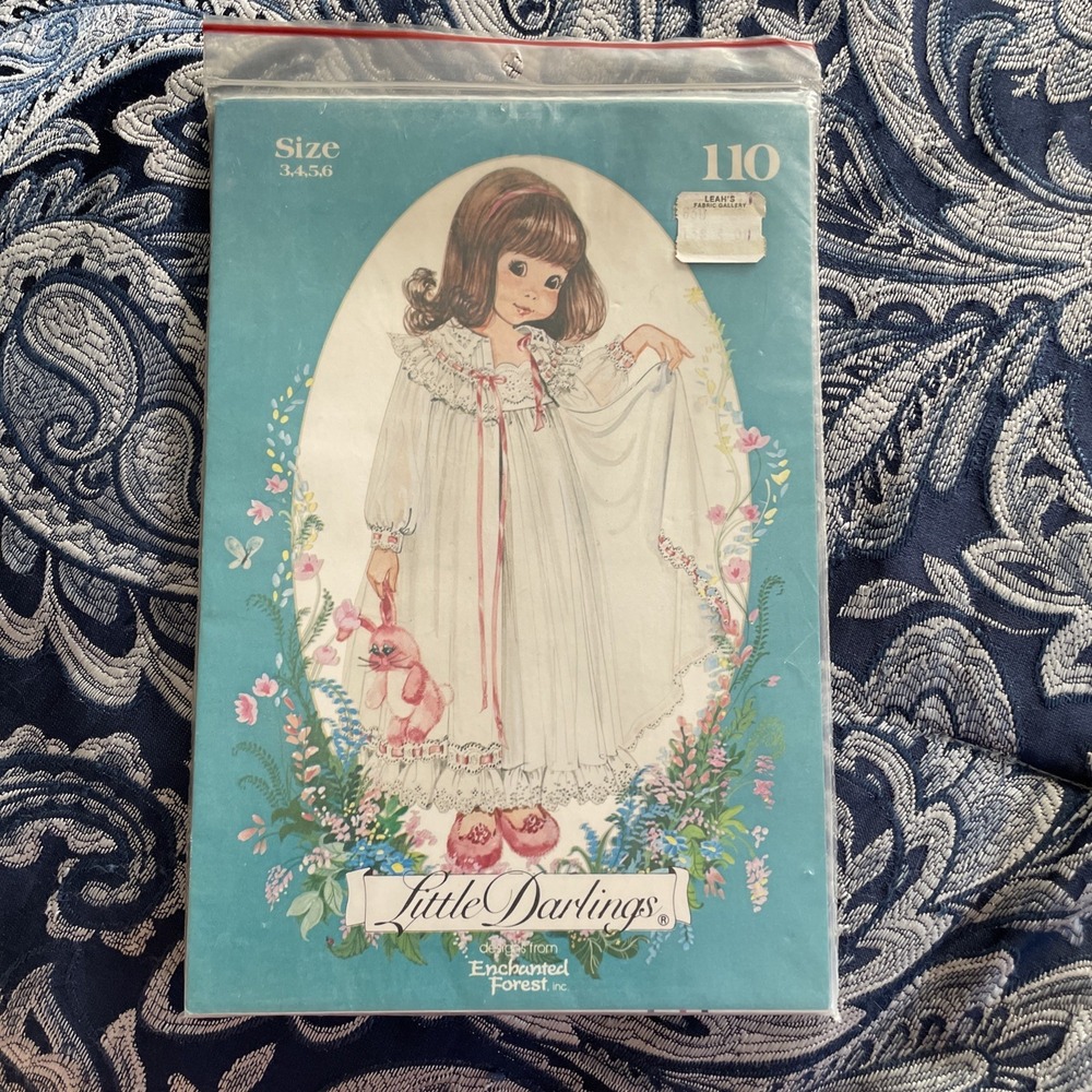 Little Darlings‎ Enchanted Forest Pattern 110 VTG 1981 Girls 3-6 Nightgown Robe